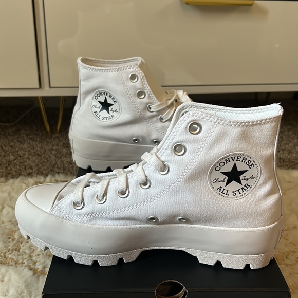 *BRAND NEW* Converse White CTAS LUGGED HI Sneaker - Picture 1 of 4